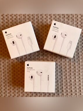 3 Apple Wired headphones